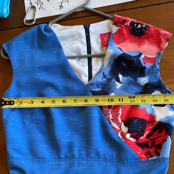 Pretty Hazel Mae dress. Fully lined, pockets, never worn. 💯 poly. Pockets - Picture 5 of 6